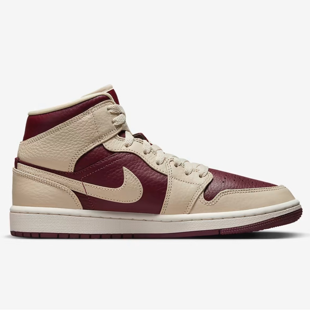 NEW Women’s Air Jordan 1 Mid SE
Shoes - Picture 5 of 17